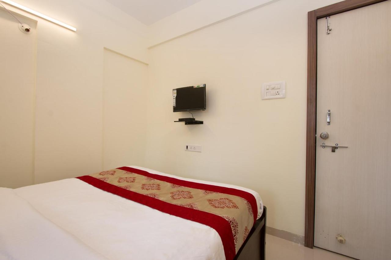 Oyo 9052 Leisurely Abode Otel Khadki Dış mekan fotoğraf